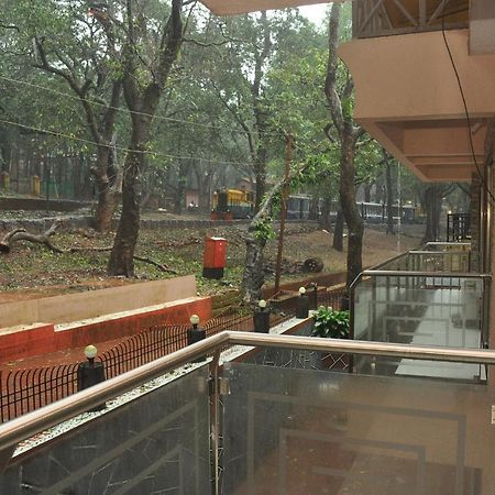 Hunjar House Hotel Panvel Exterior photo