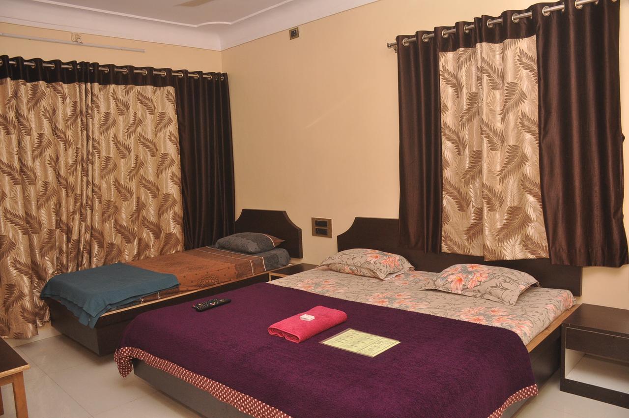 Hunjar House Hotel Panvel Exterior photo