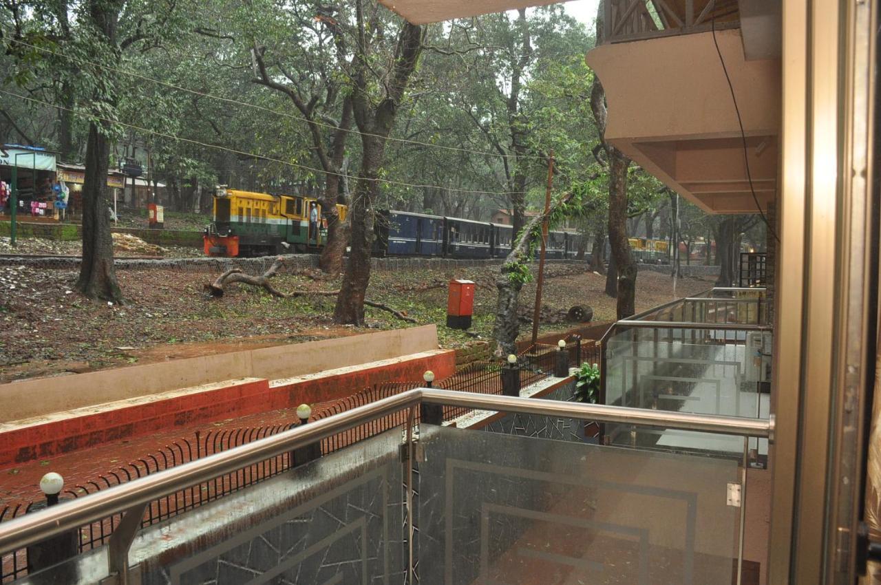 Hunjar House Hotel Panvel Exterior photo